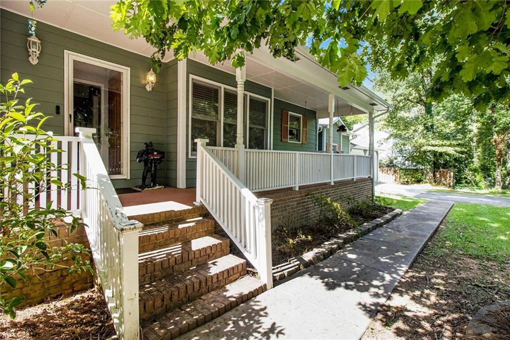 130 Lexington Drive NE