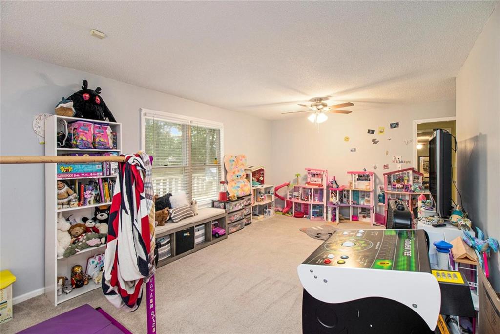 130 Lexington Drive NE