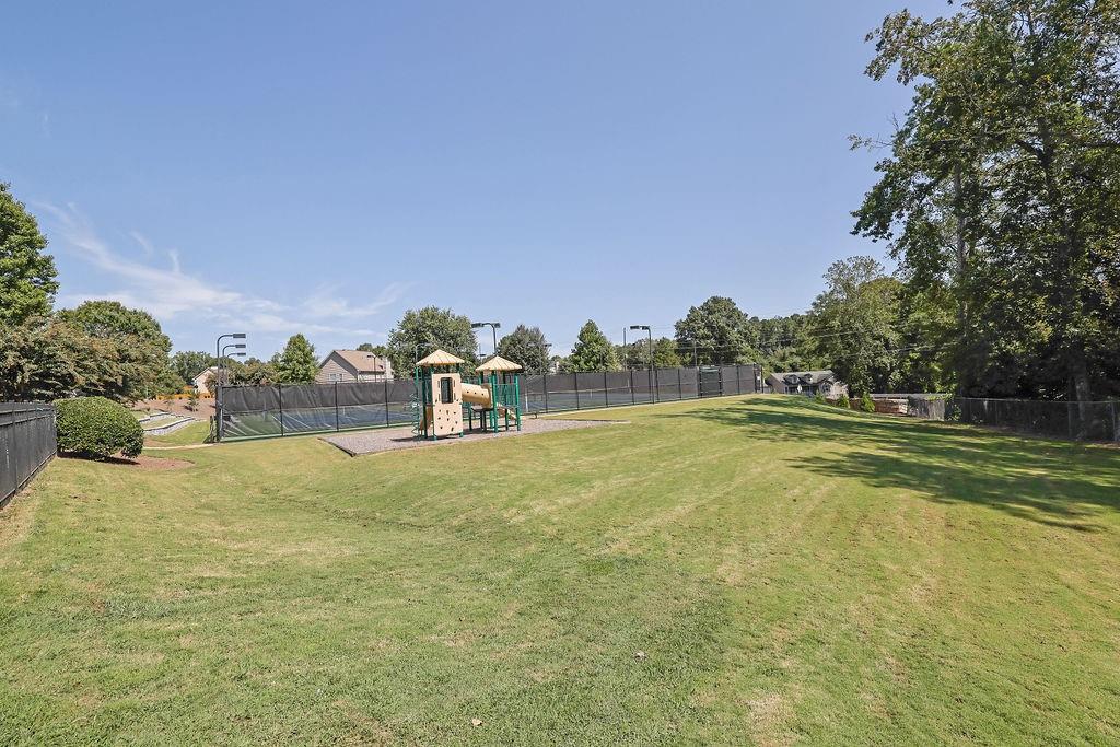 3505 English Oaks Drive NW