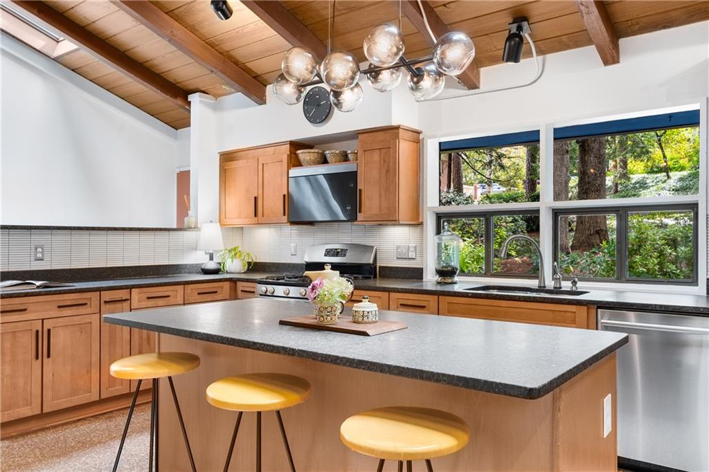 1811 E Clifton Road NE