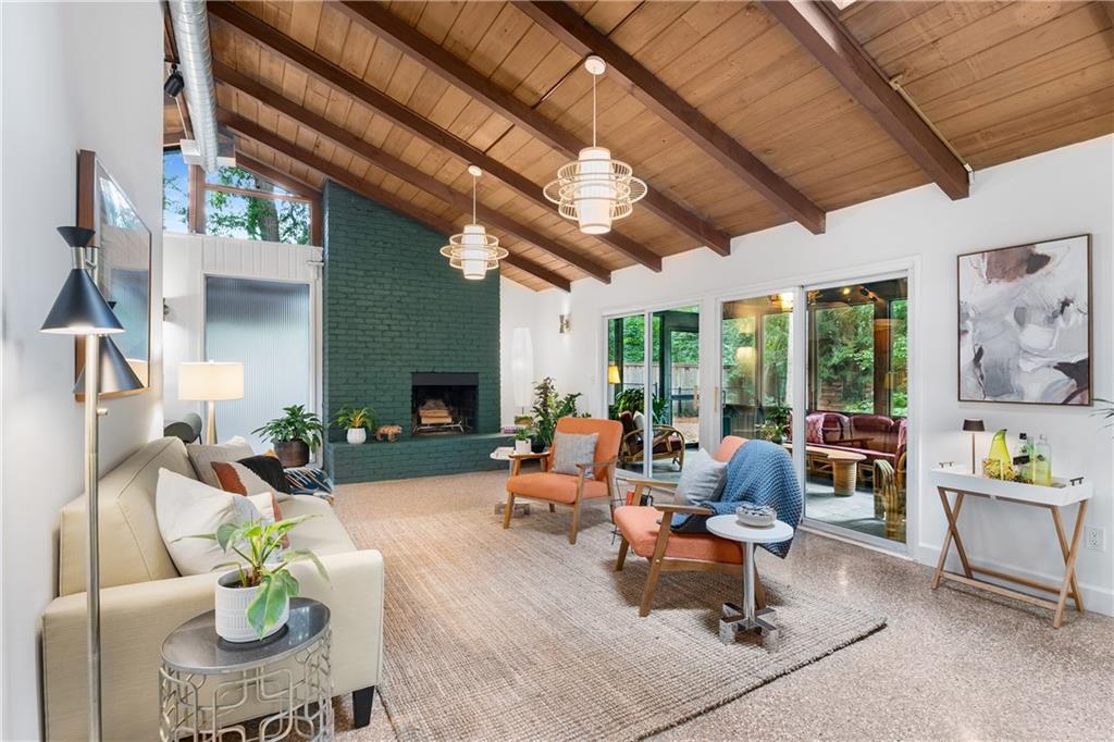 1811 E Clifton Road NE