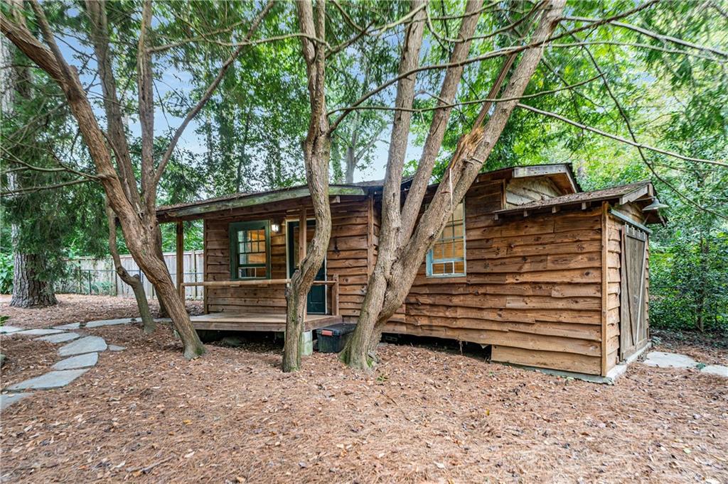 1811 E Clifton Road NE