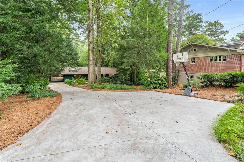 1811 E Clifton Road NE