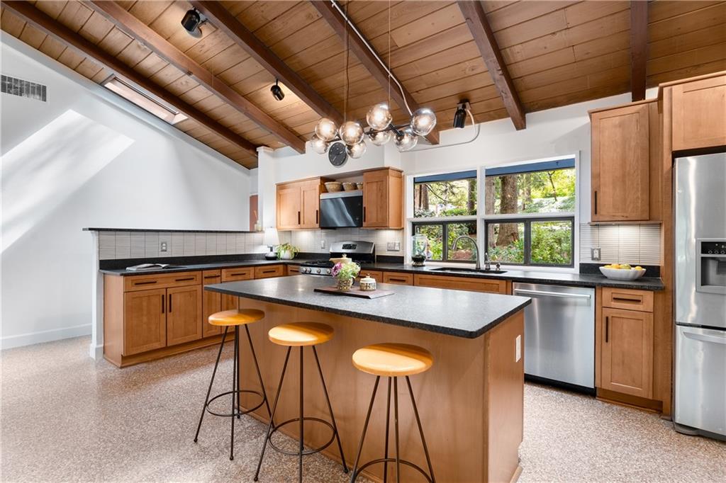 1811 E Clifton Road NE