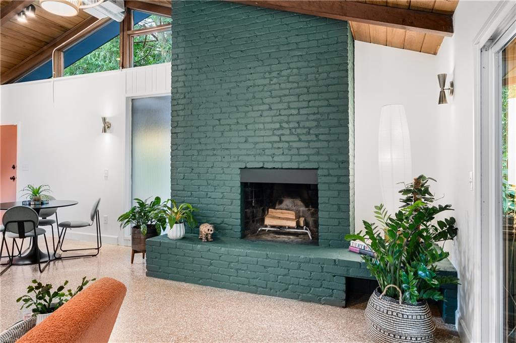 1811 E Clifton Road NE