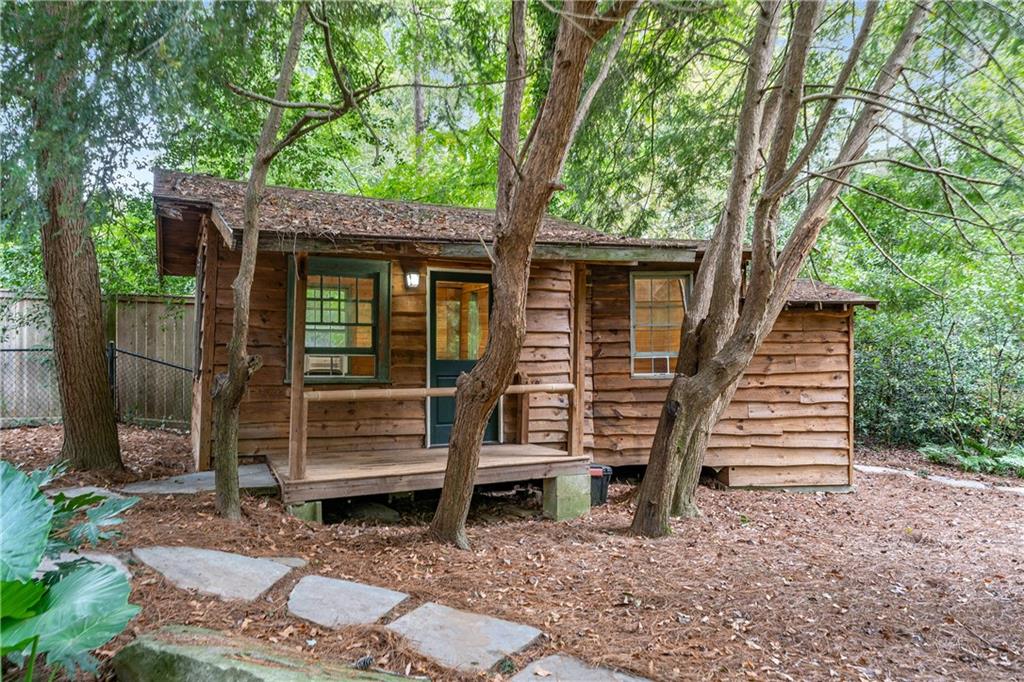 1811 E Clifton Road NE