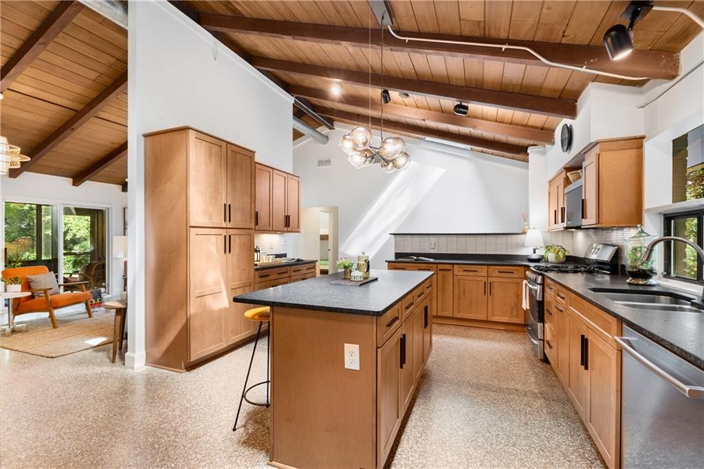 1811 E Clifton Road NE