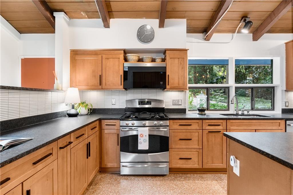 1811 E Clifton Road NE