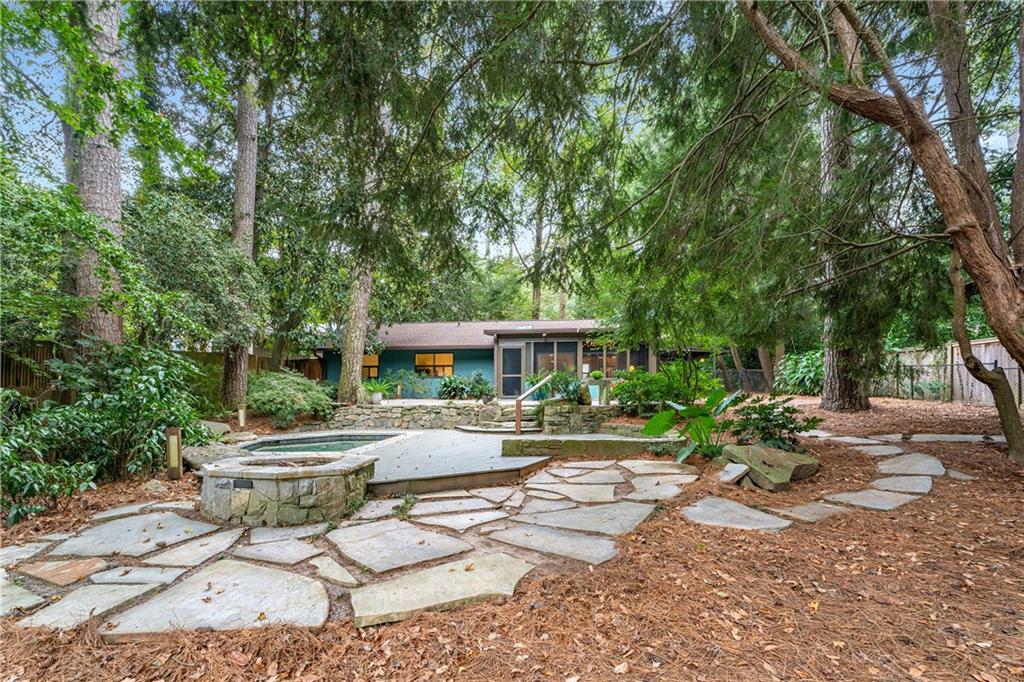 1811 E Clifton Road NE