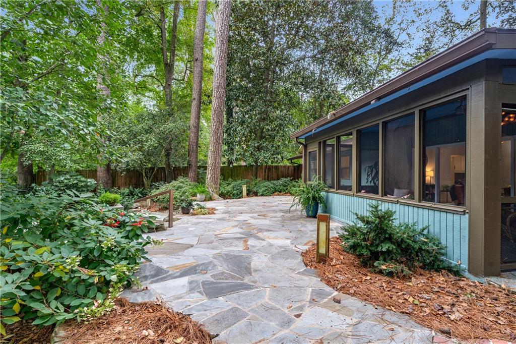 1811 E Clifton Road NE