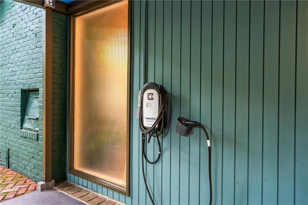 1811 E Clifton Road NE