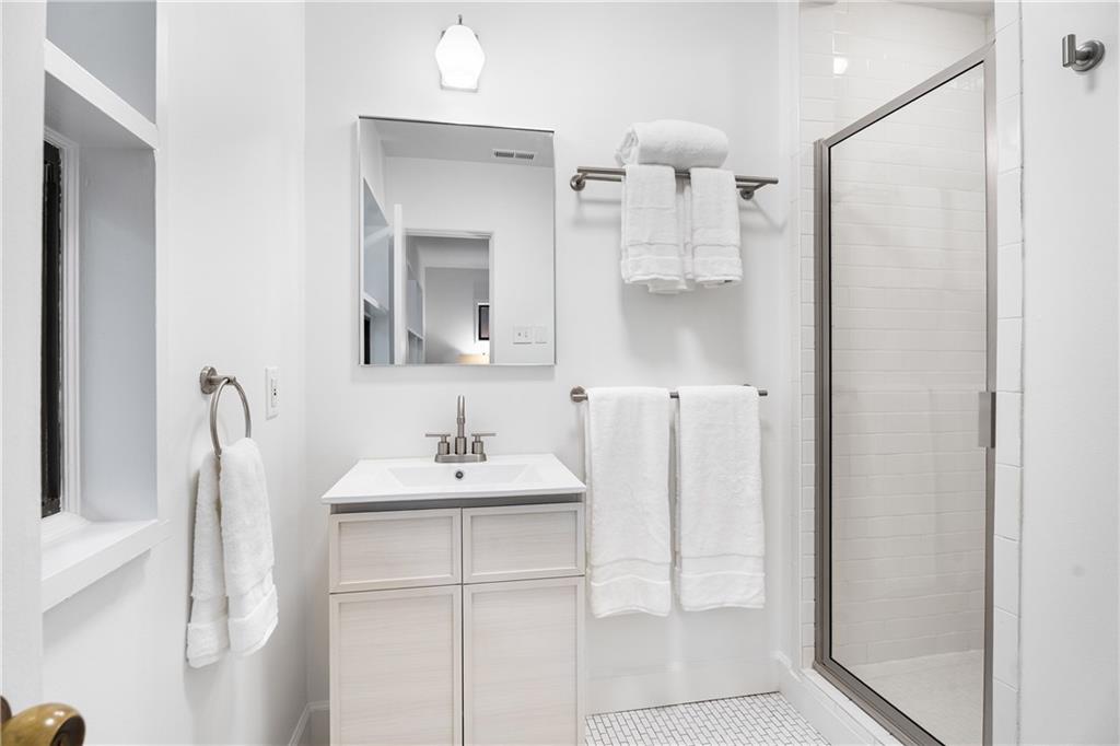 1811 E Clifton Road NE