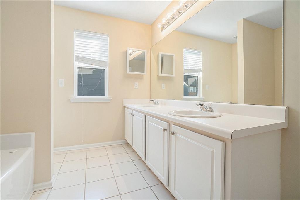1821 Laurel Green Way