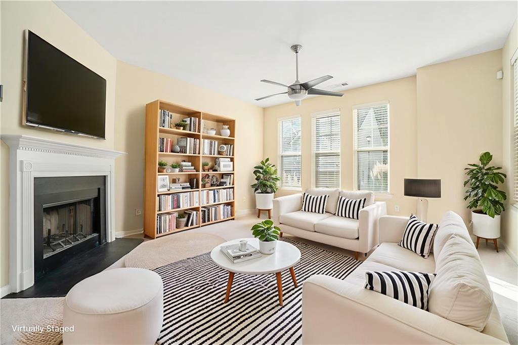 1821 Laurel Green Way