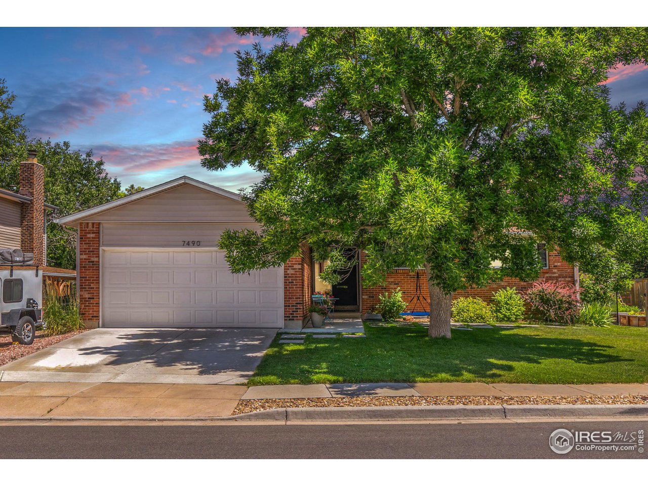 7490 Devinney Ct