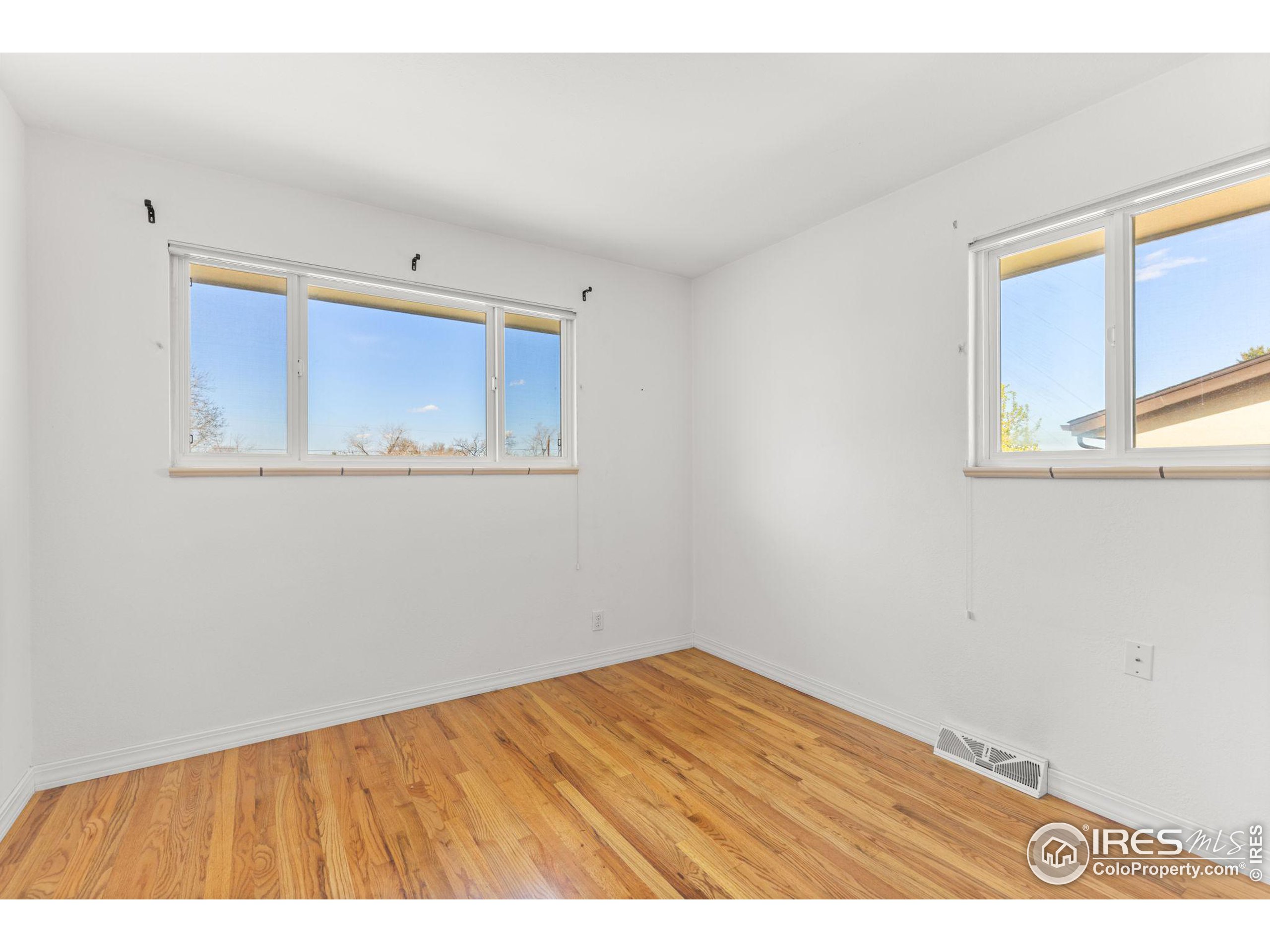 924 W 101st Pl