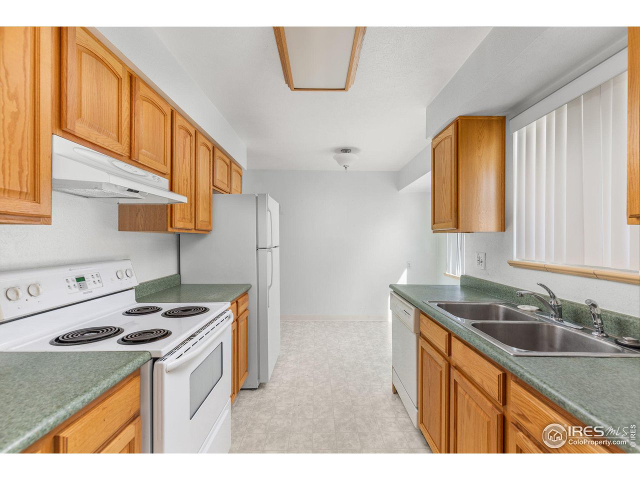 924 W 101st Pl