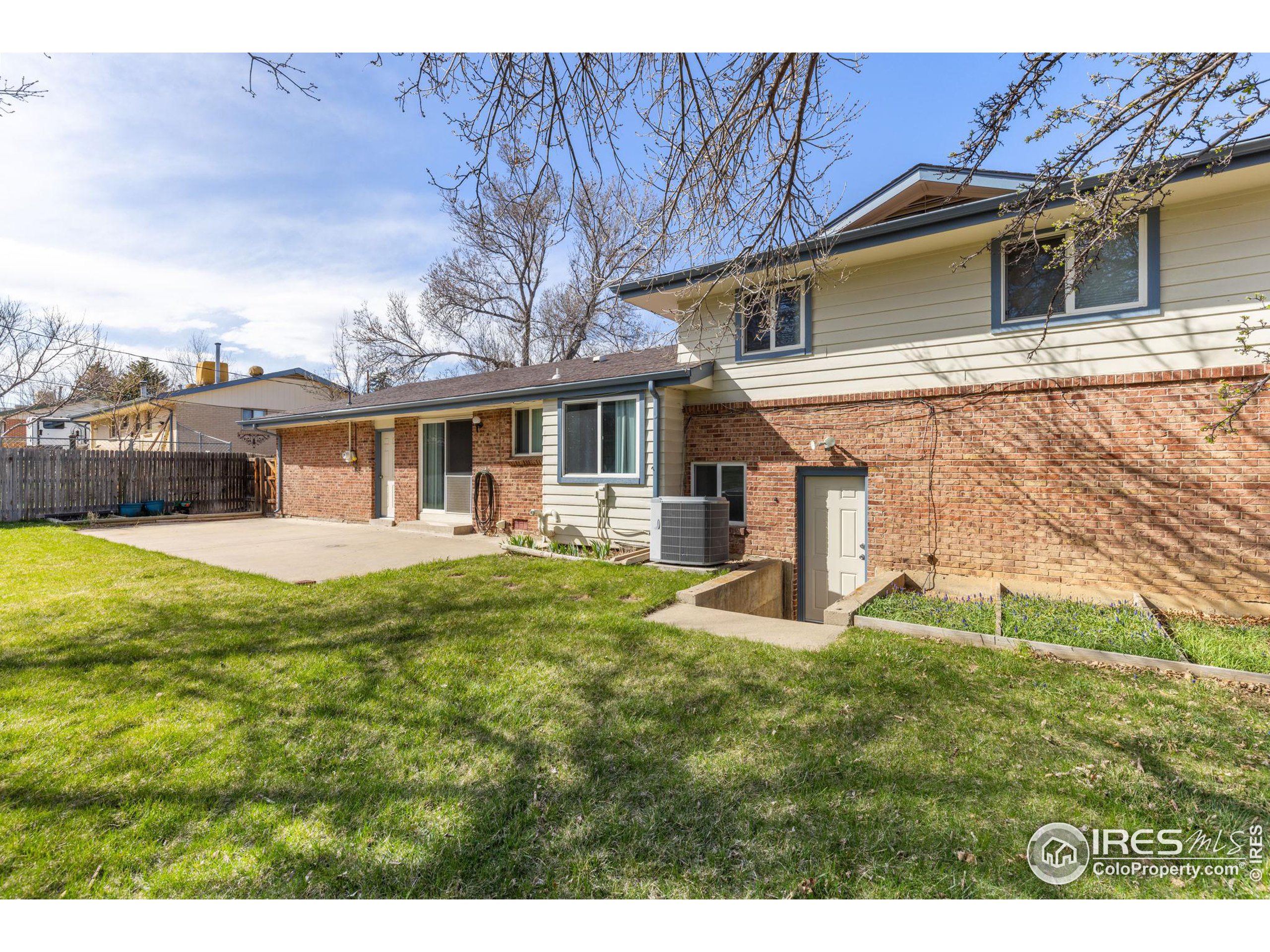 924 W 101st Pl