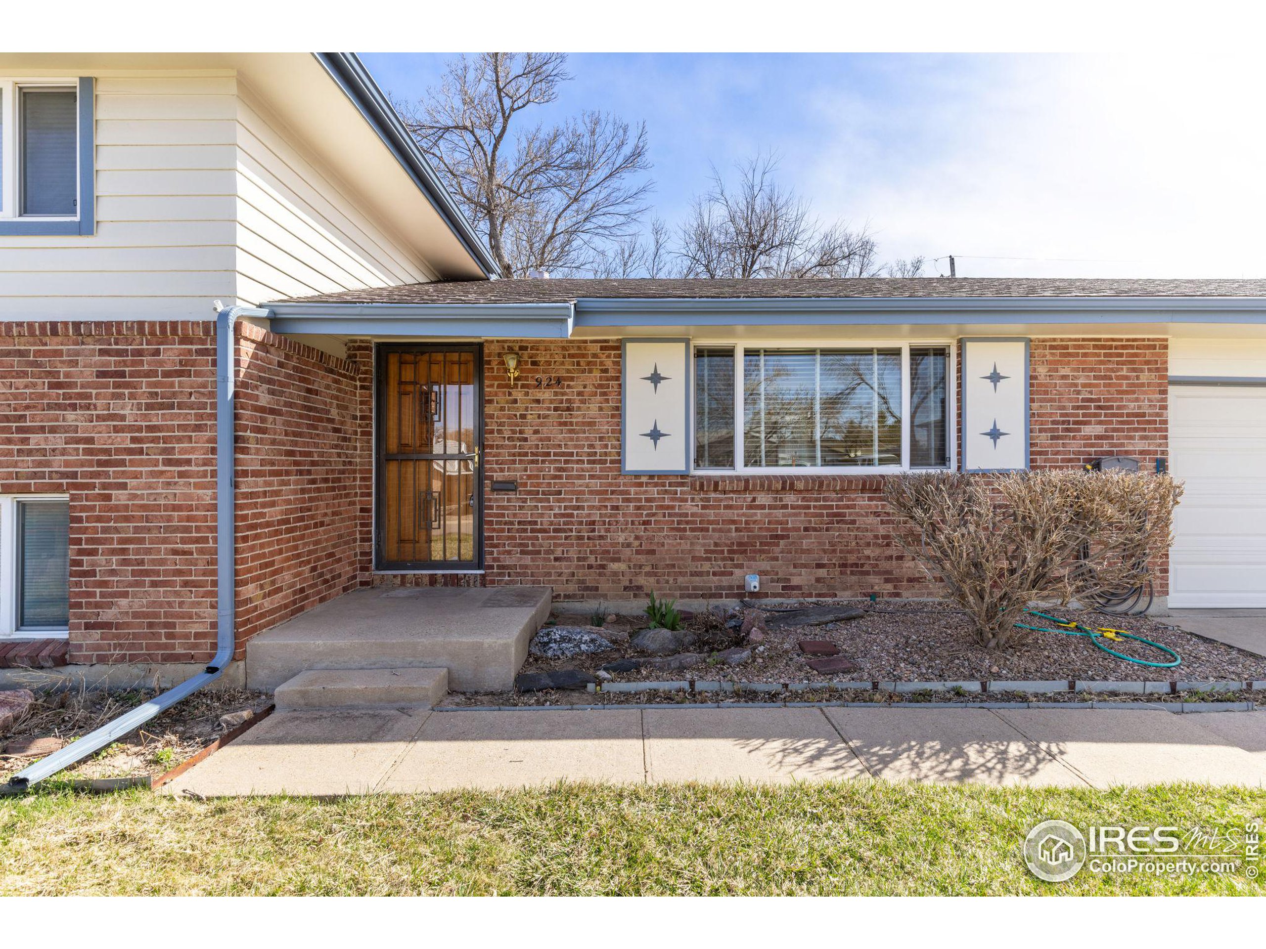 924 W 101st Pl