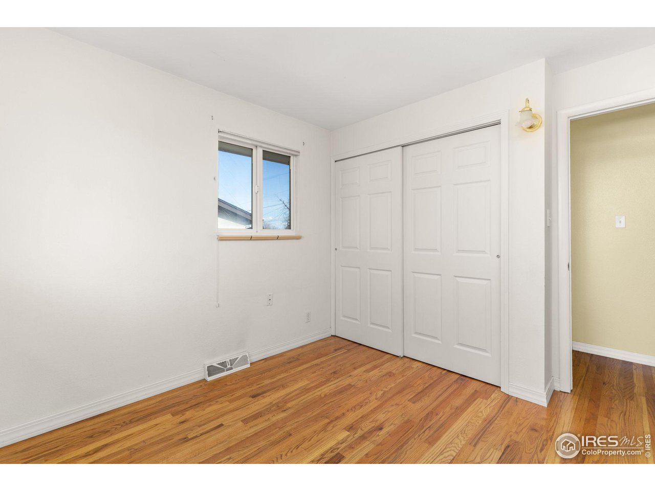 924 W 101st Pl