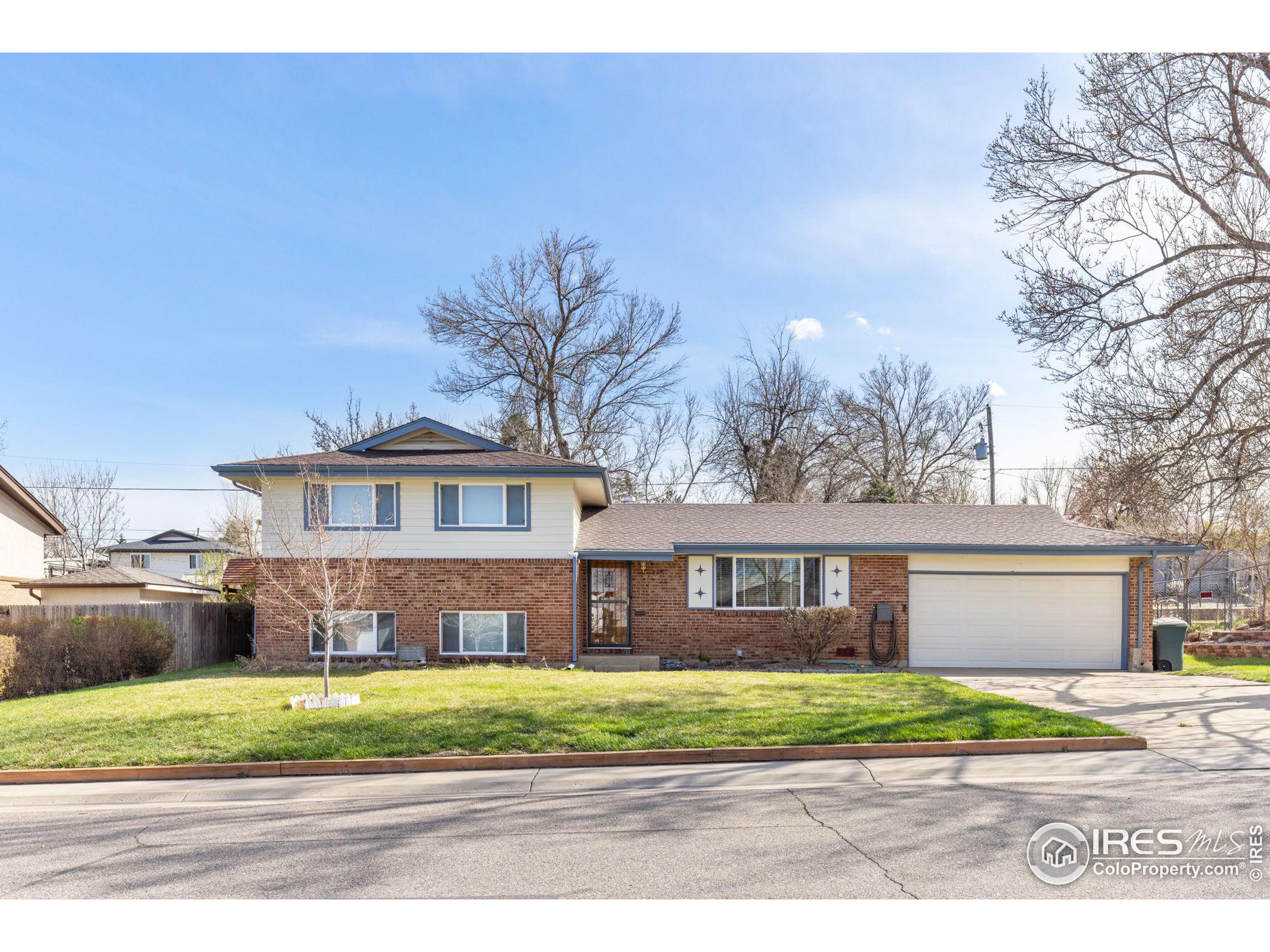924 W 101st Pl