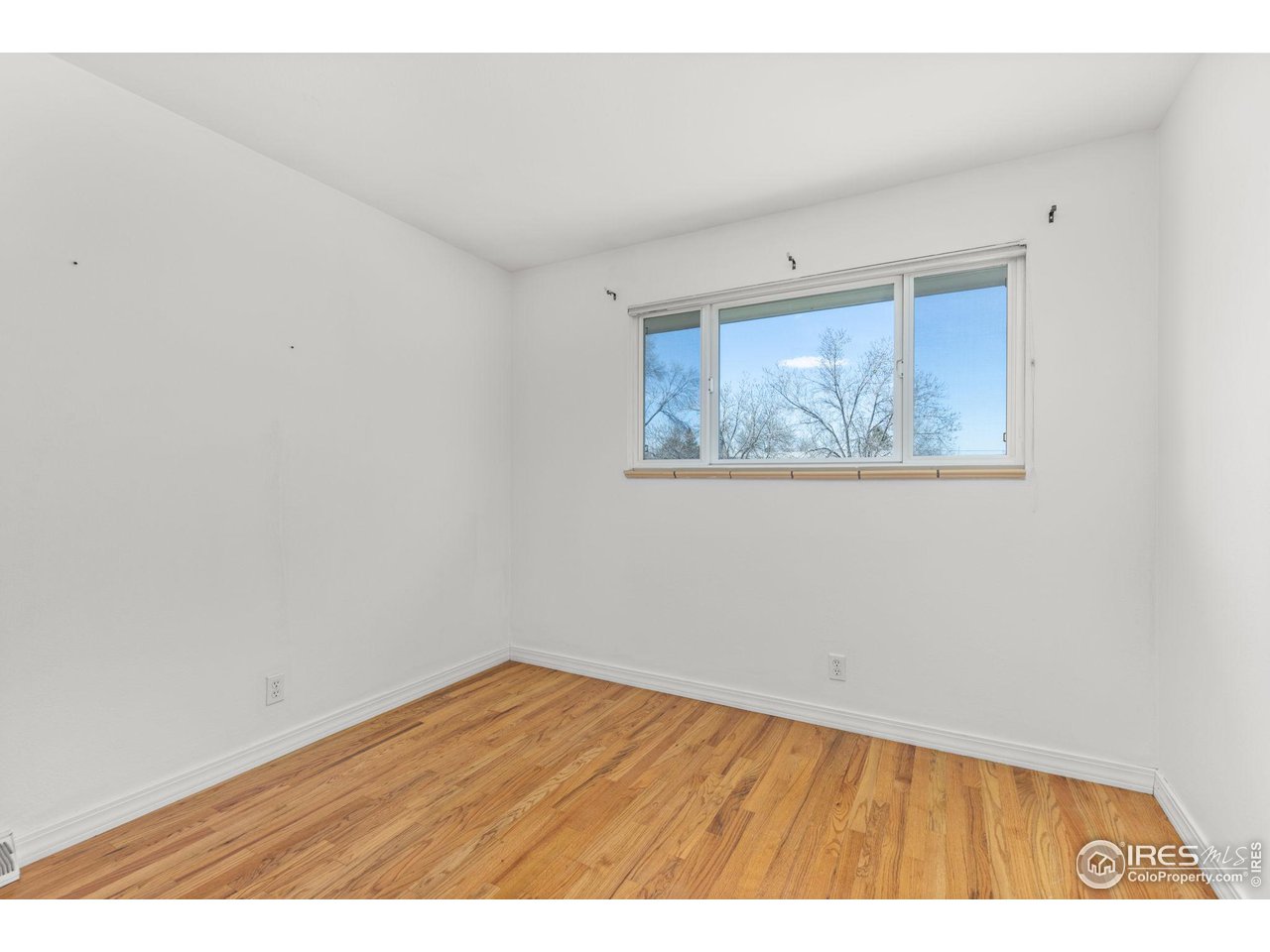 924 W 101st Pl
