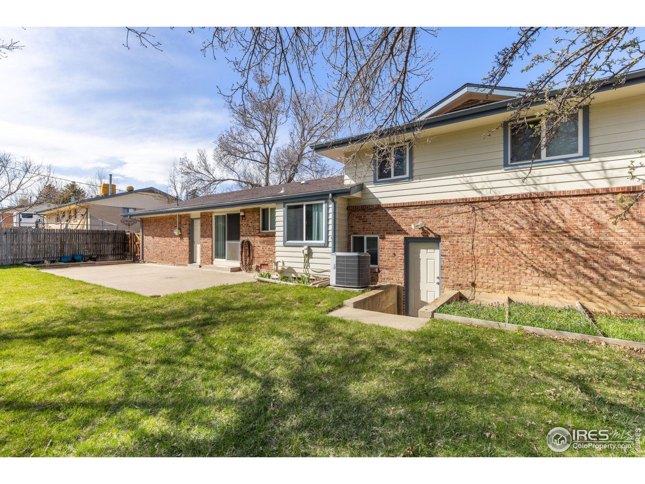 924 W 101st Pl