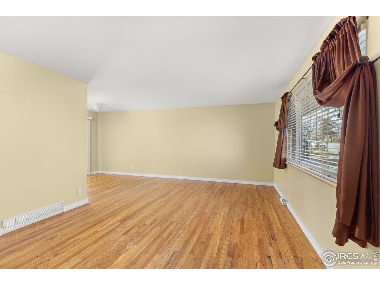 924 W 101st Pl