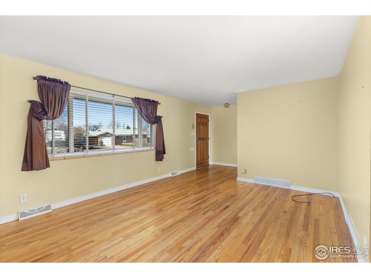924 W 101st Pl
