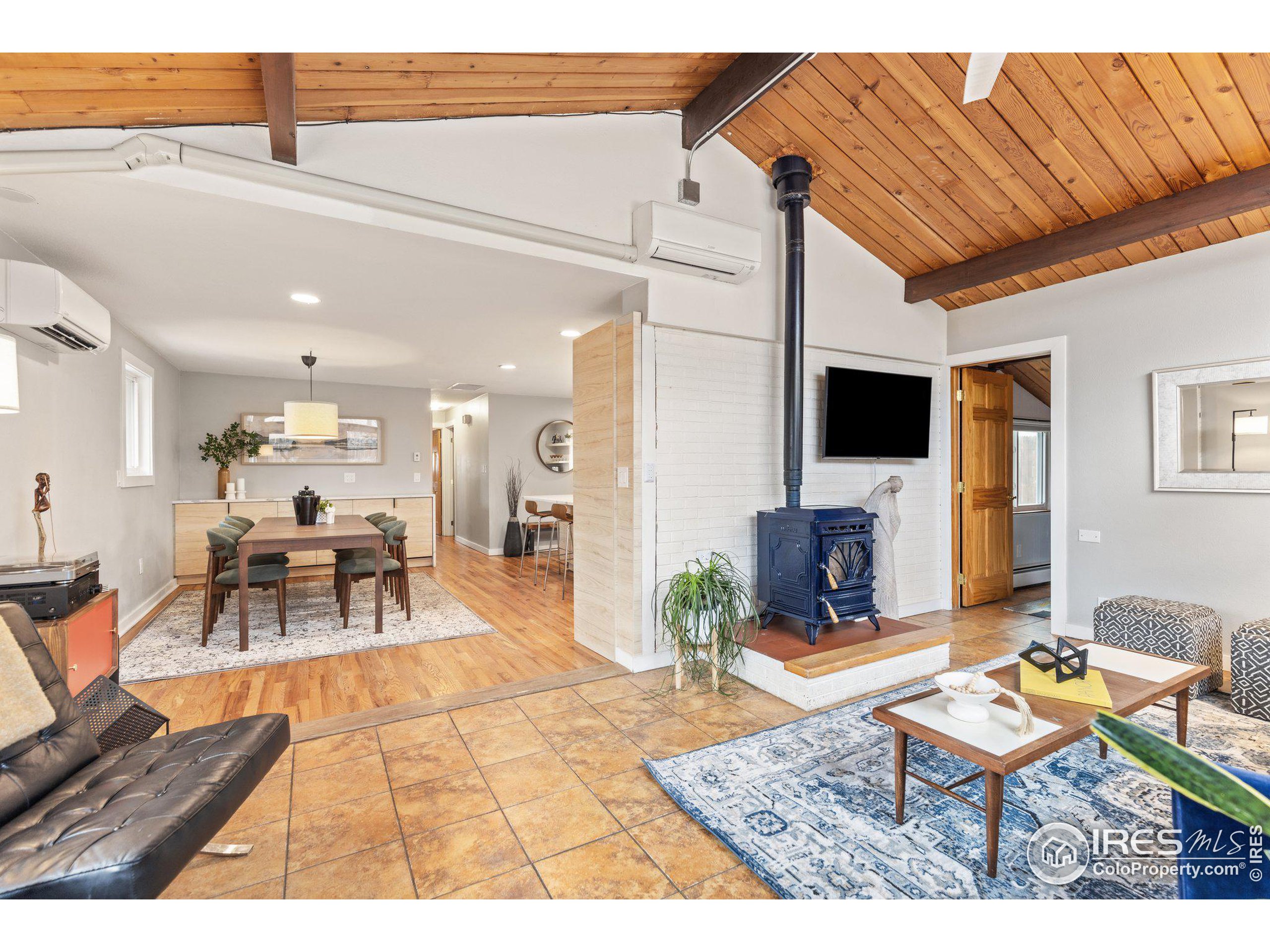 1105 Hartford Dr
