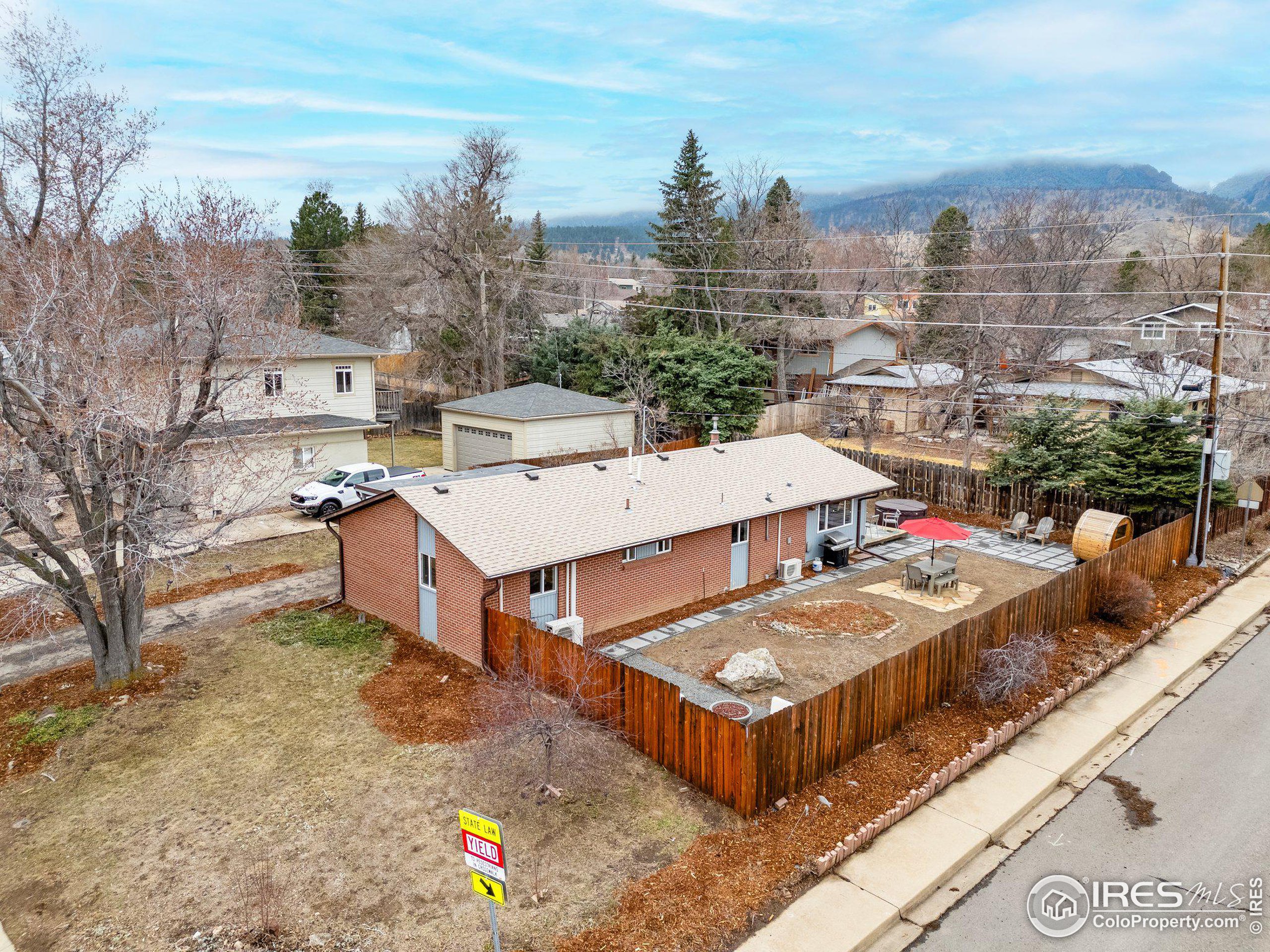 1105 Hartford Dr