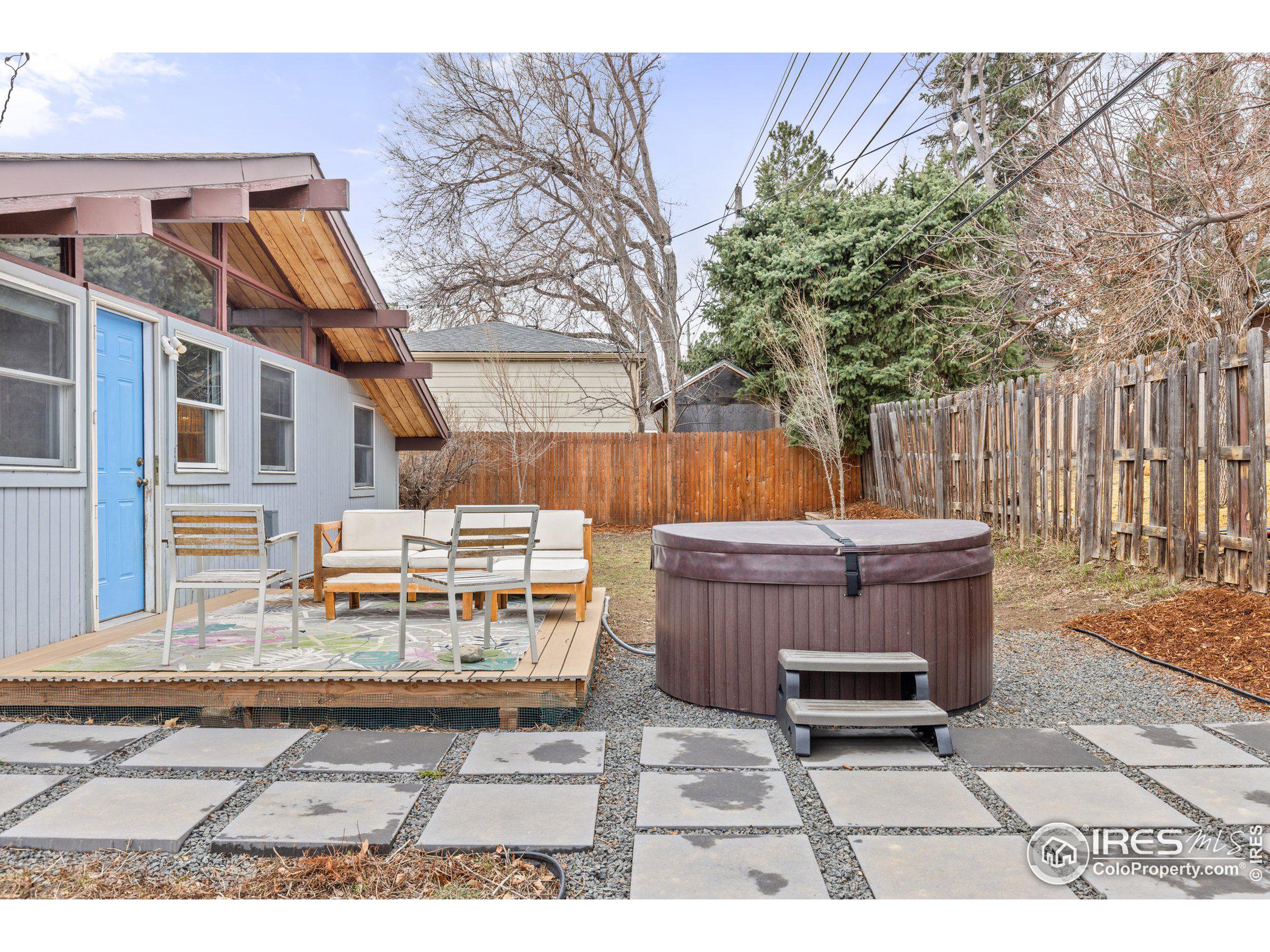 1105 Hartford Dr