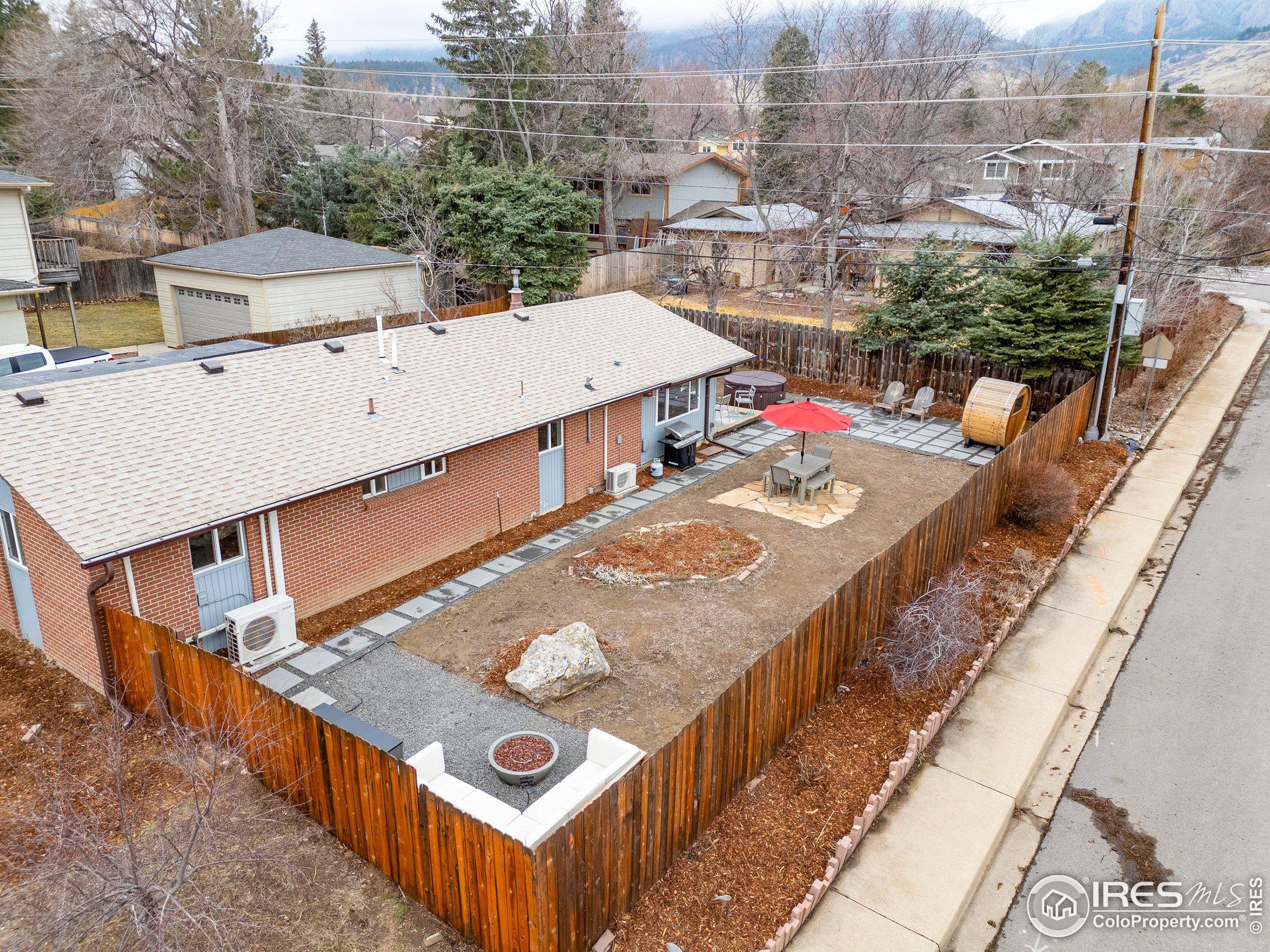 1105 Hartford Dr