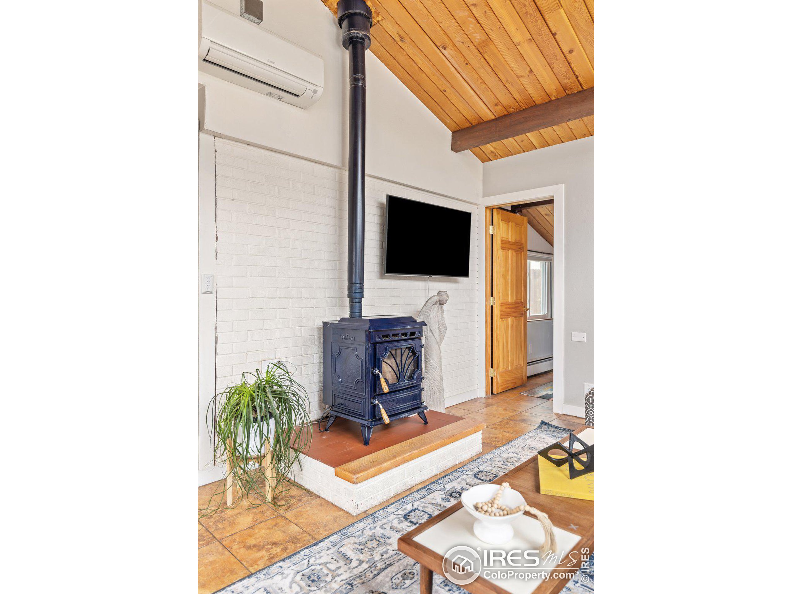 1105 Hartford Dr