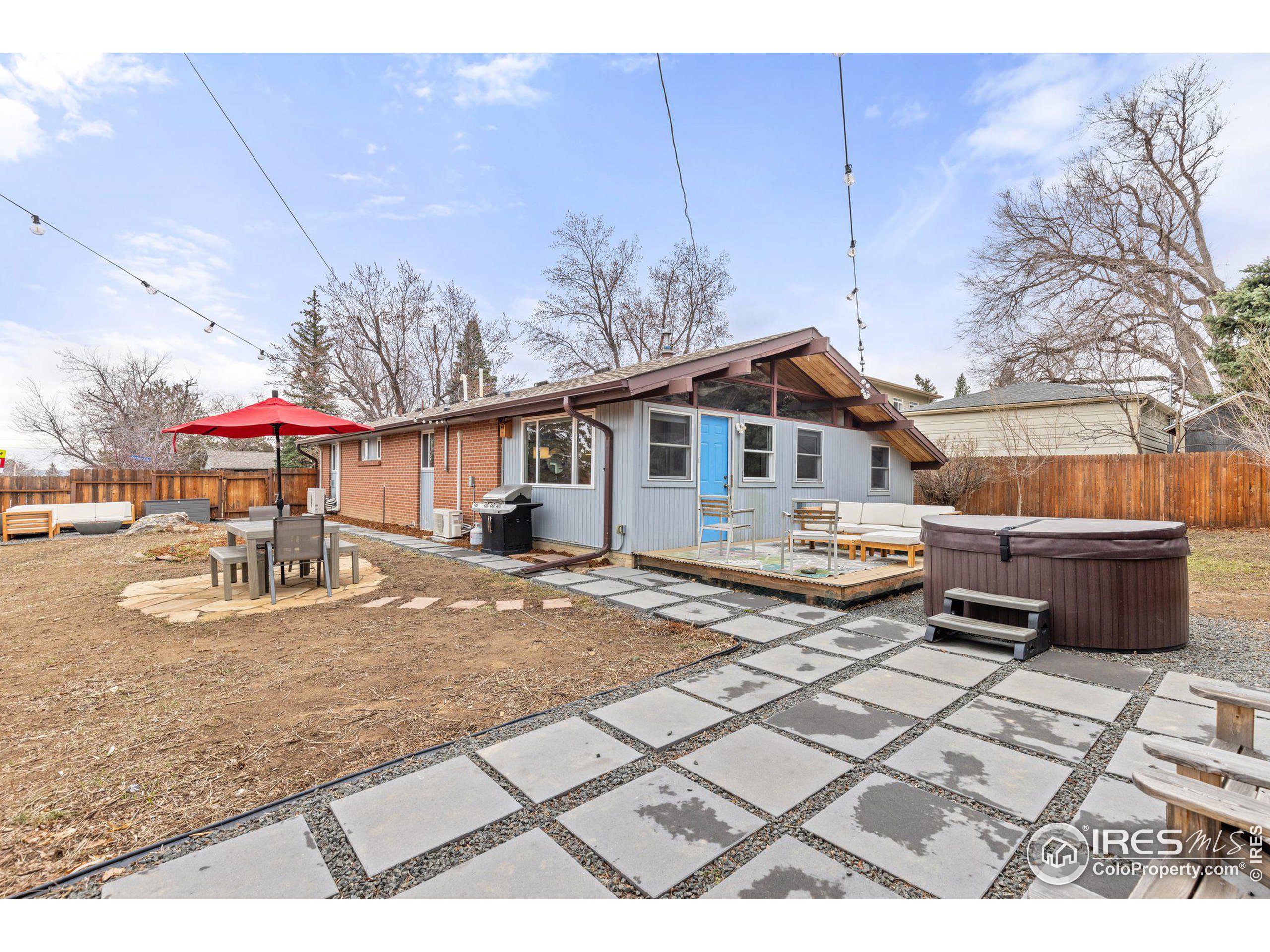 1105 Hartford Dr