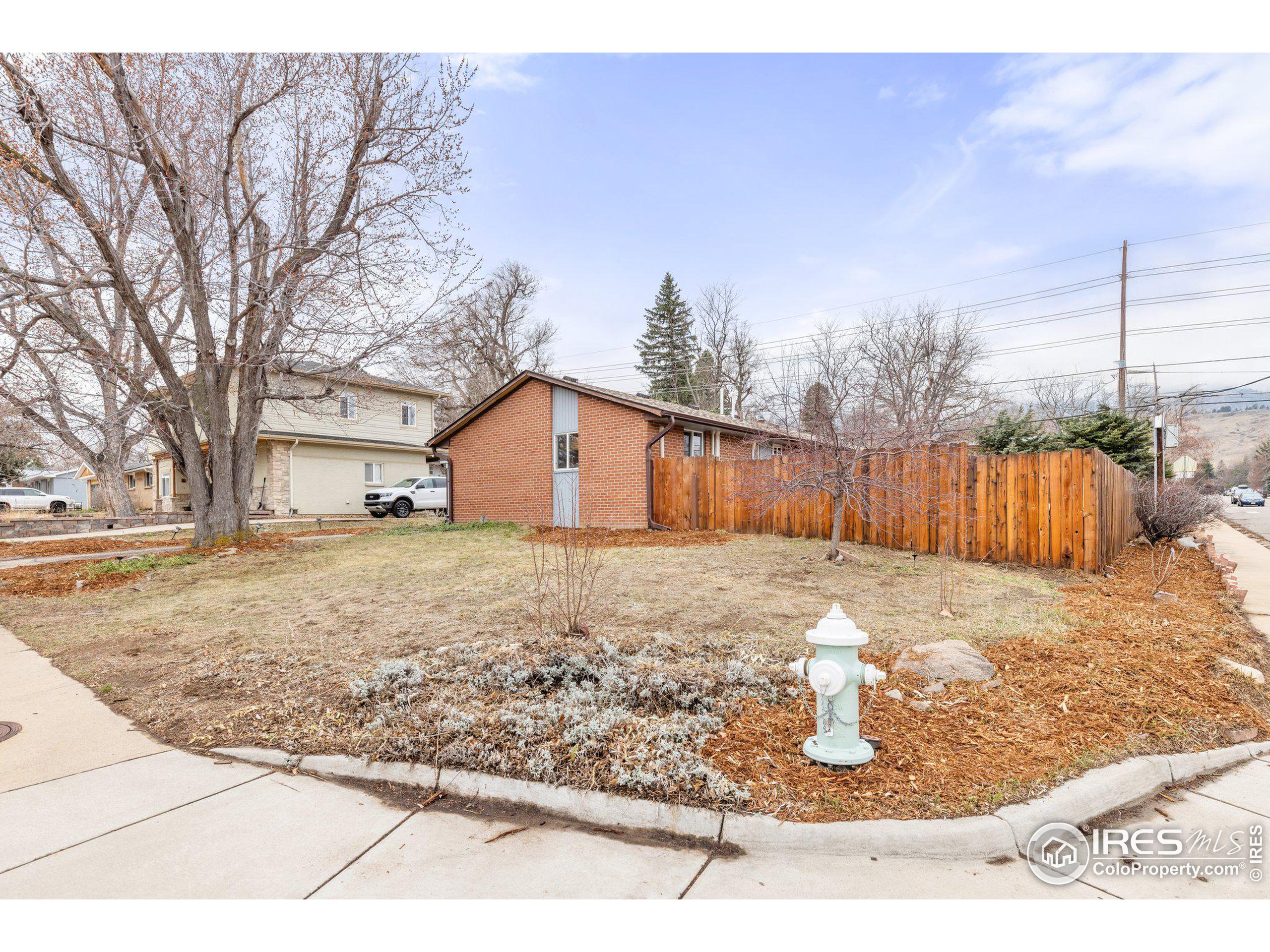 1105 Hartford Dr