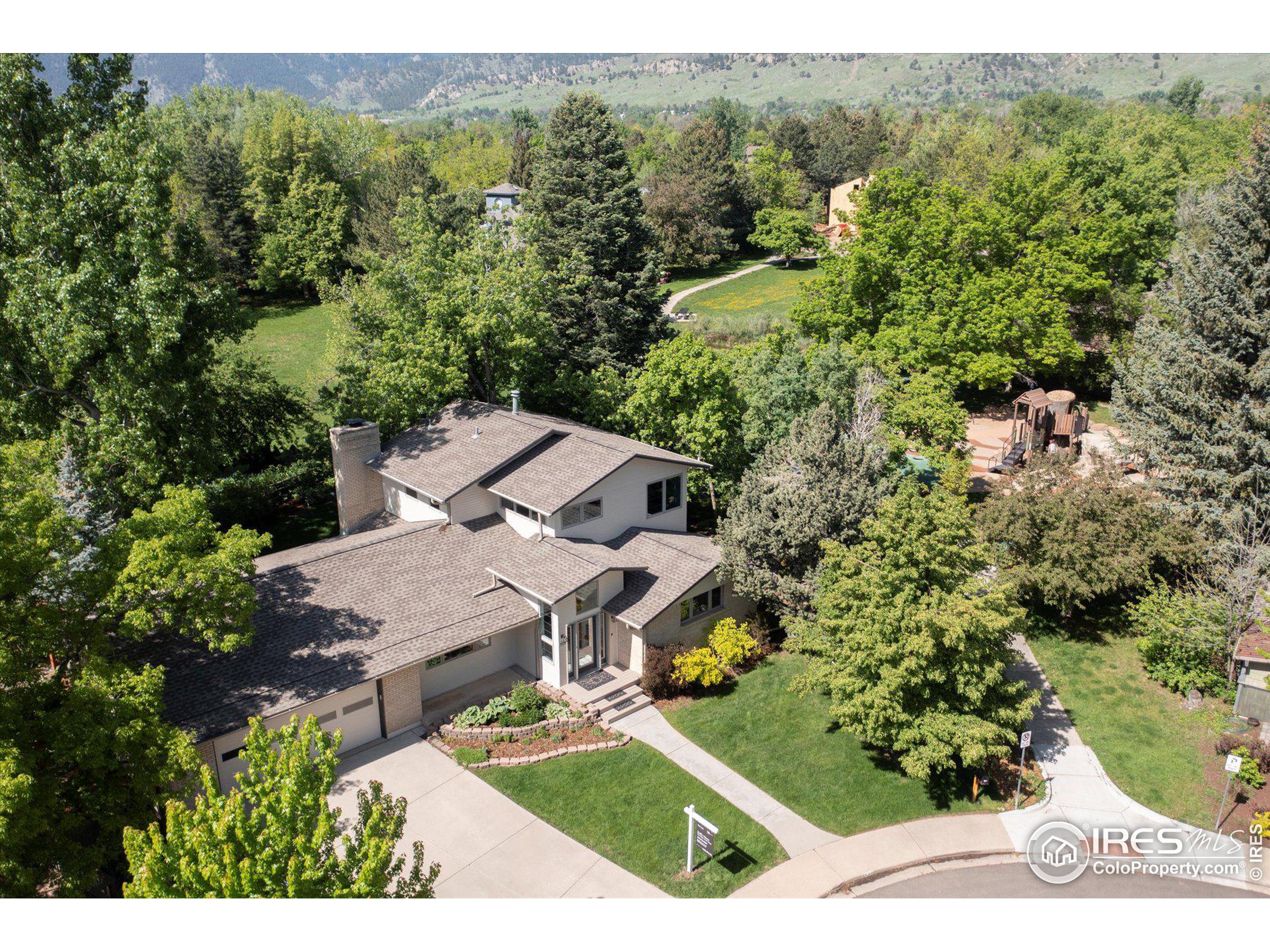 3515 Clover Cir