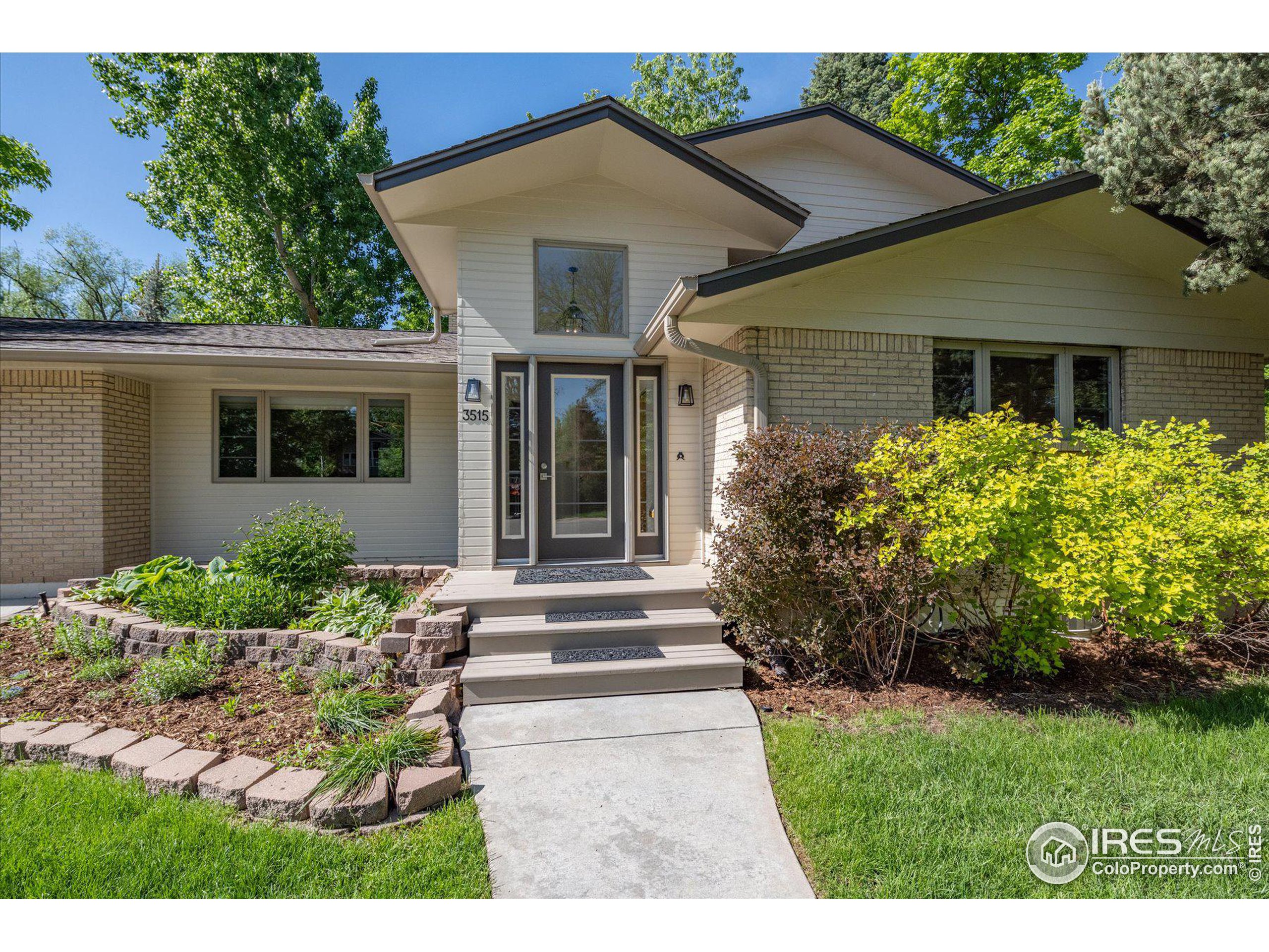 3515 Clover Cir