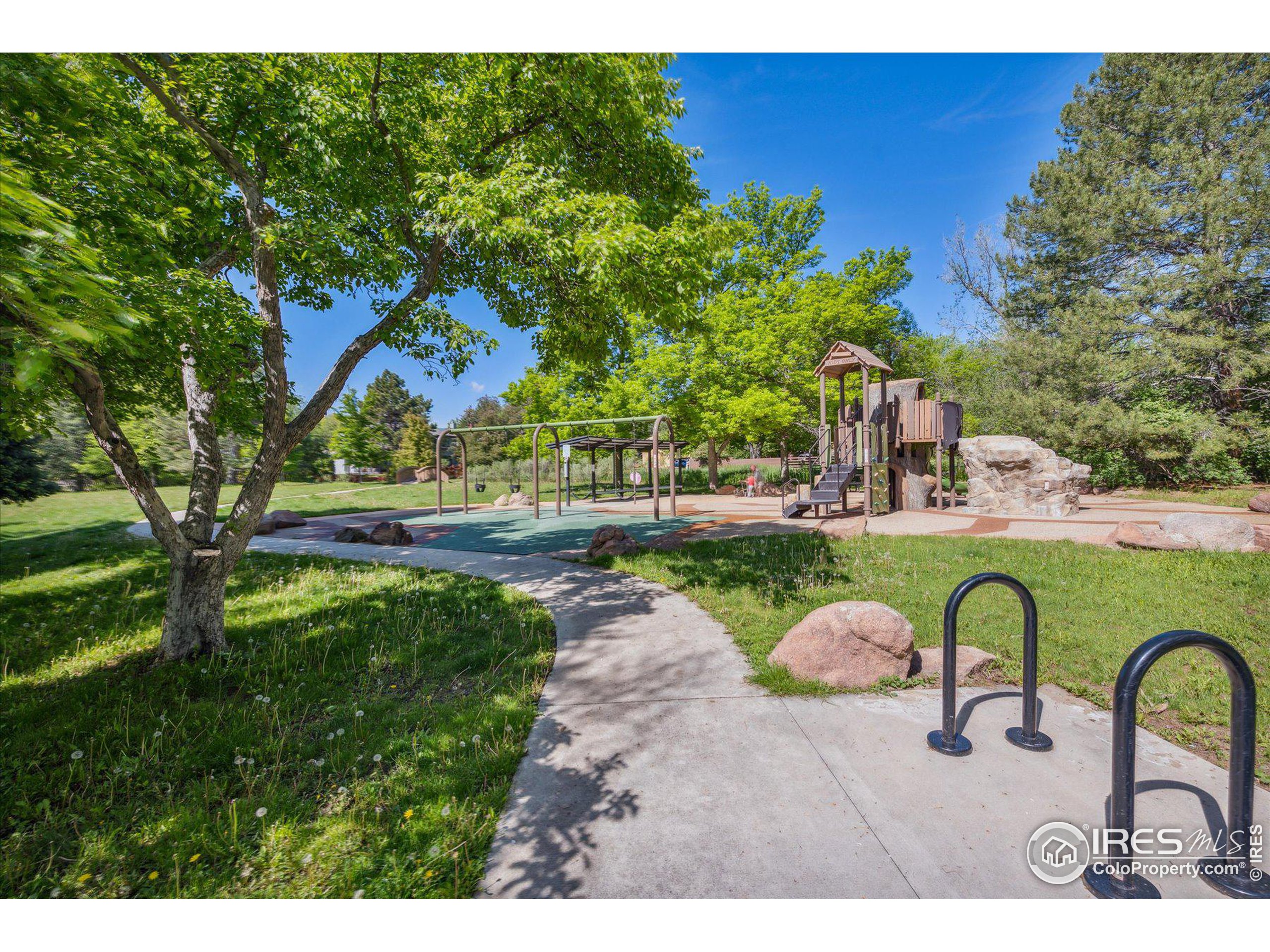 3515 Clover Cir