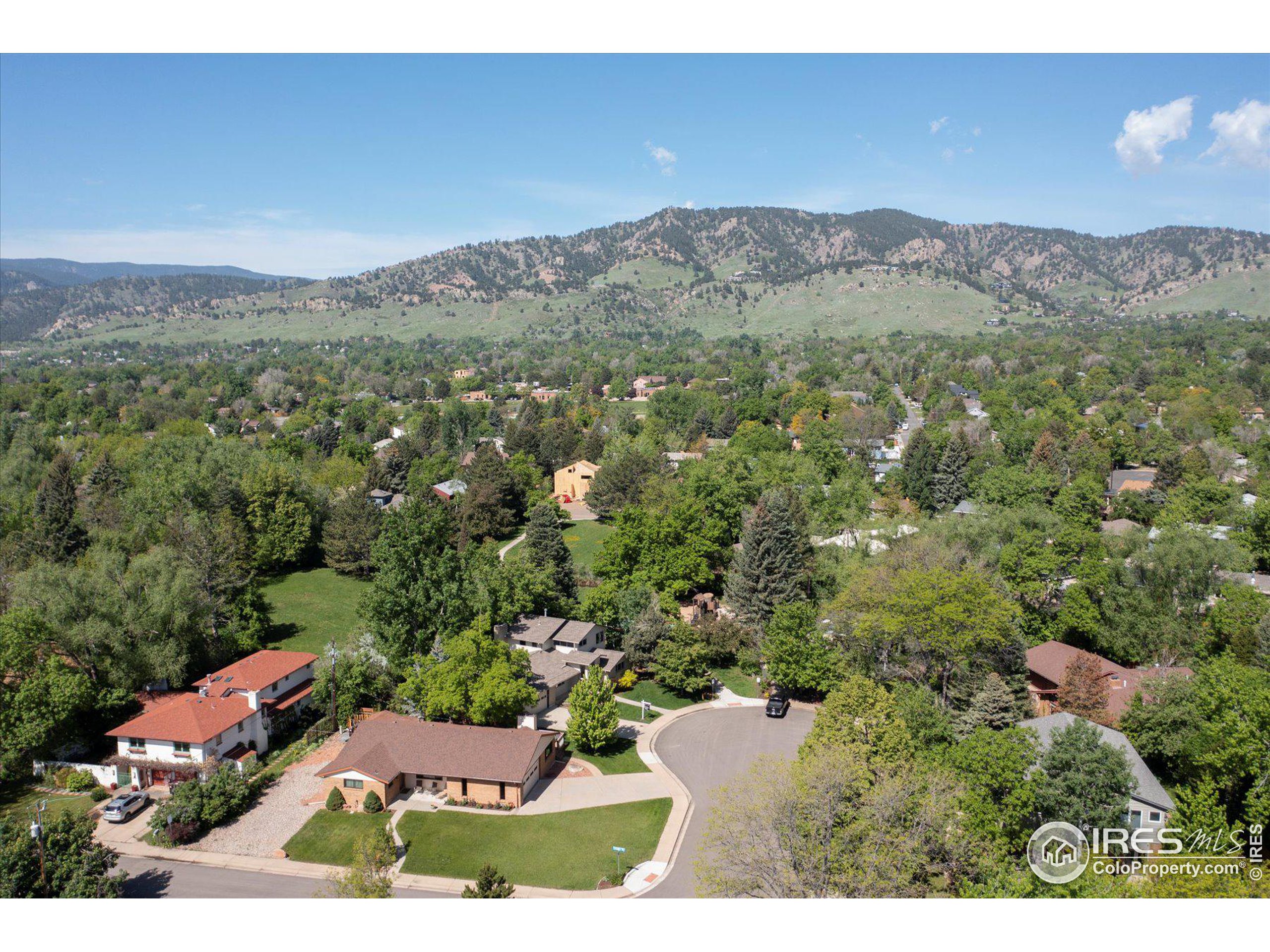 3515 Clover Cir
