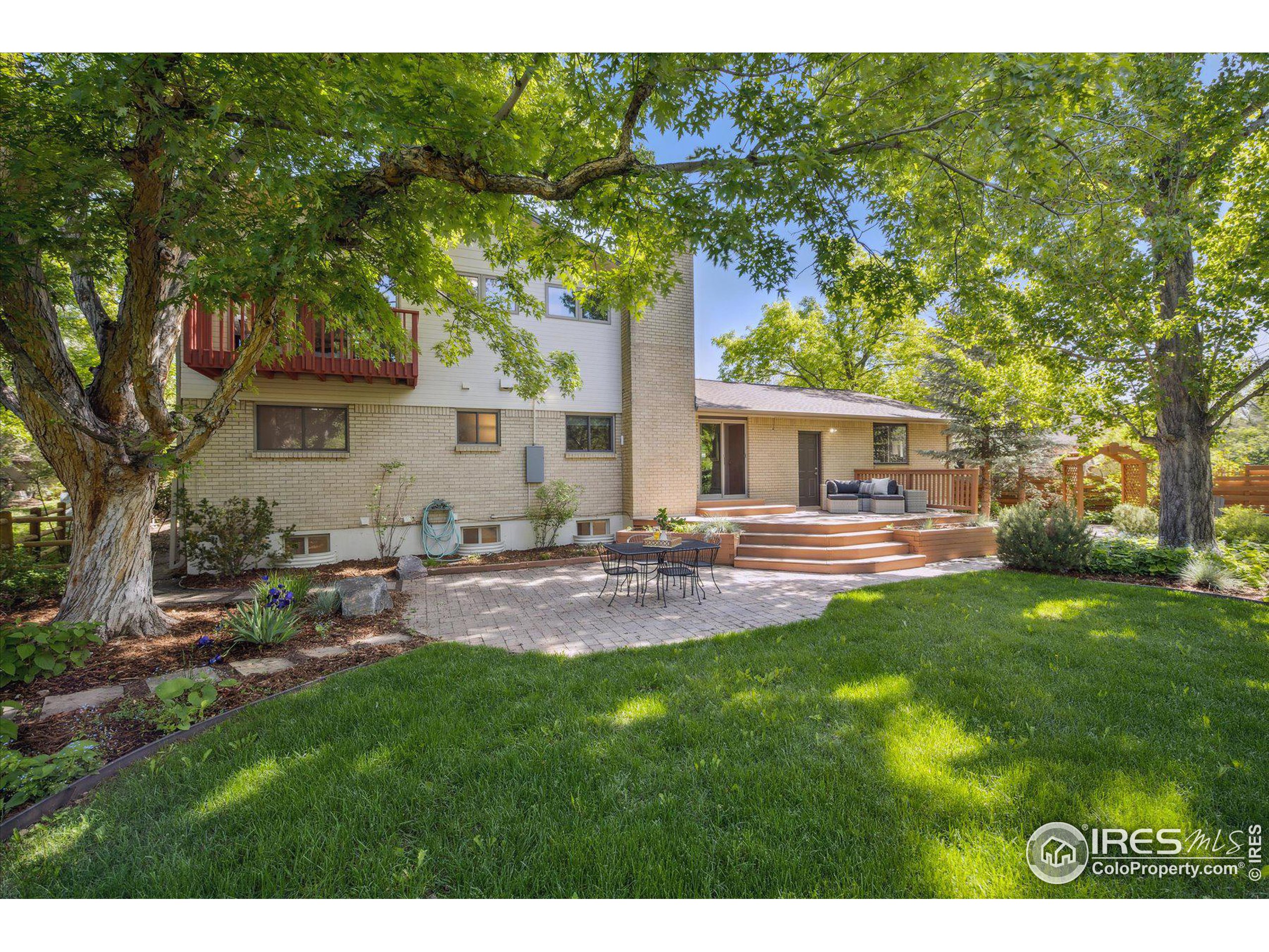 3515 Clover Cir