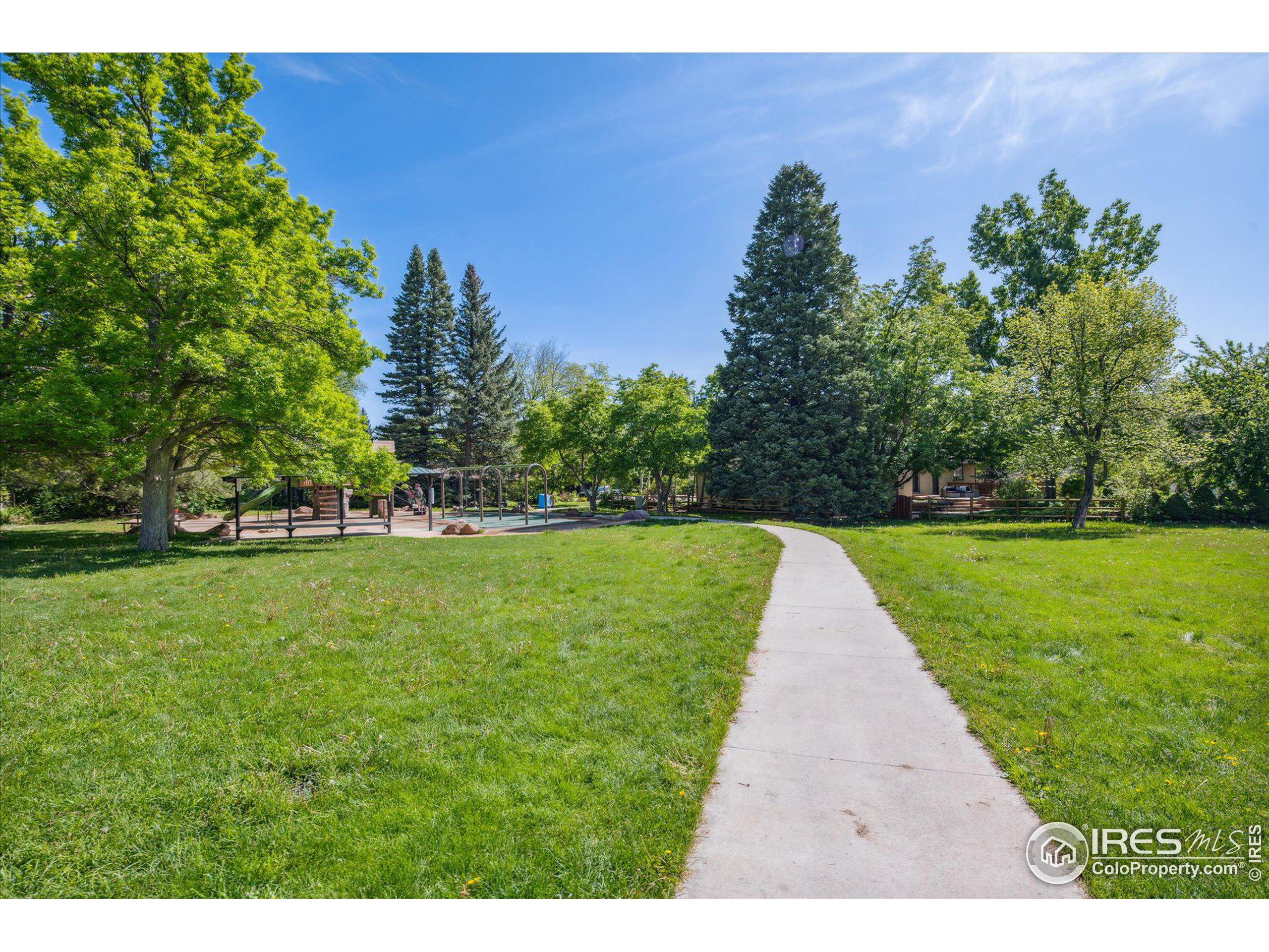 3515 Clover Cir