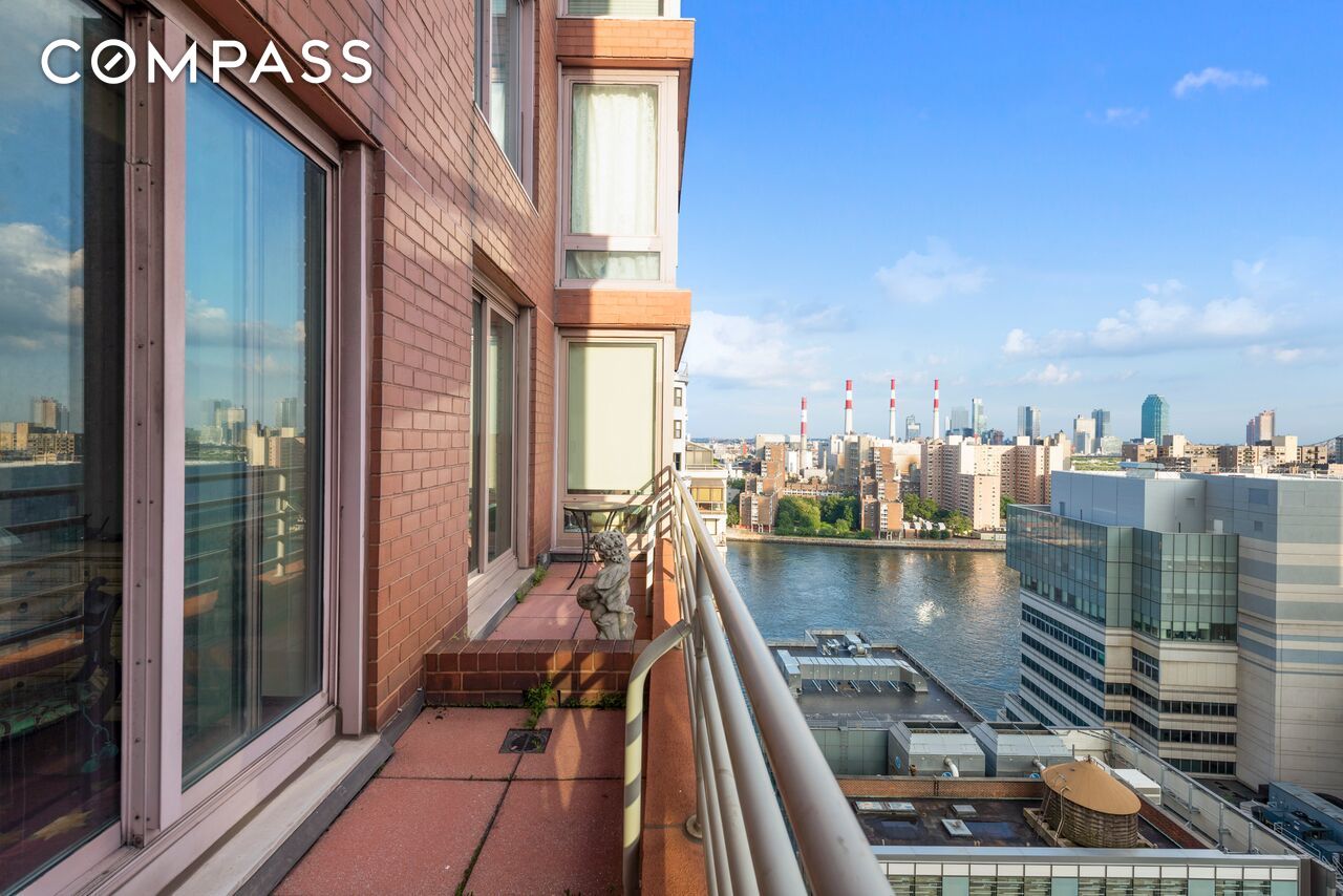 524 E 72nd Street 22D