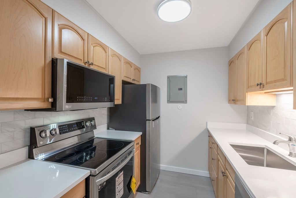 566 Commonwealth # 407