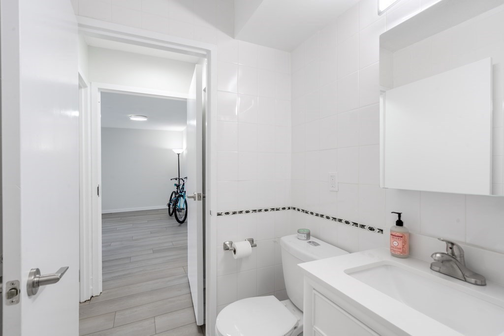 566 Commonwealth # 407