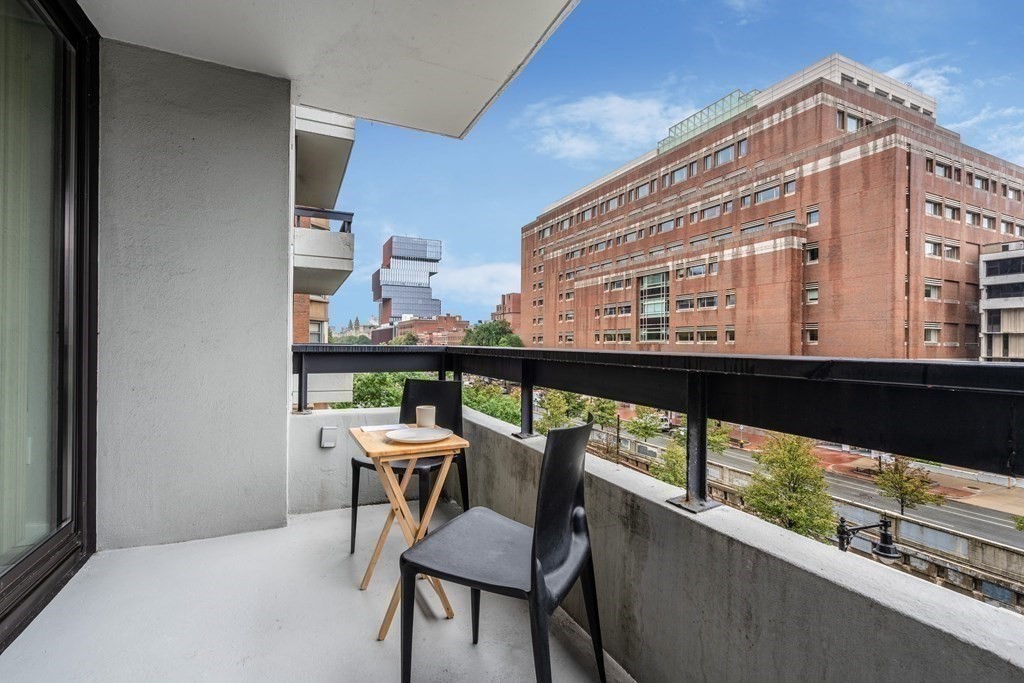 566 Commonwealth # 407