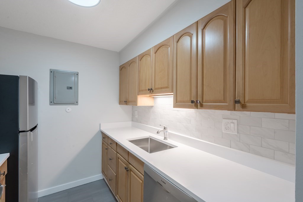 566 Commonwealth # 407