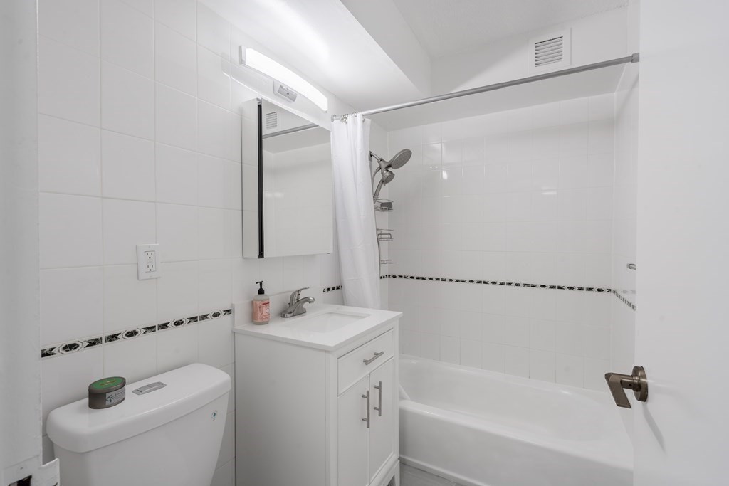 566 Commonwealth # 407