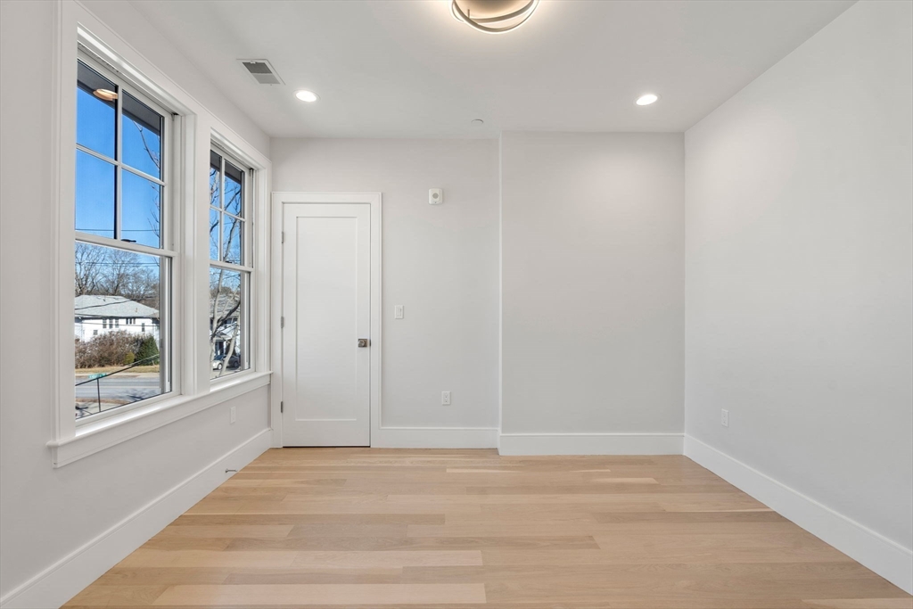 4 Knowles Street # 04