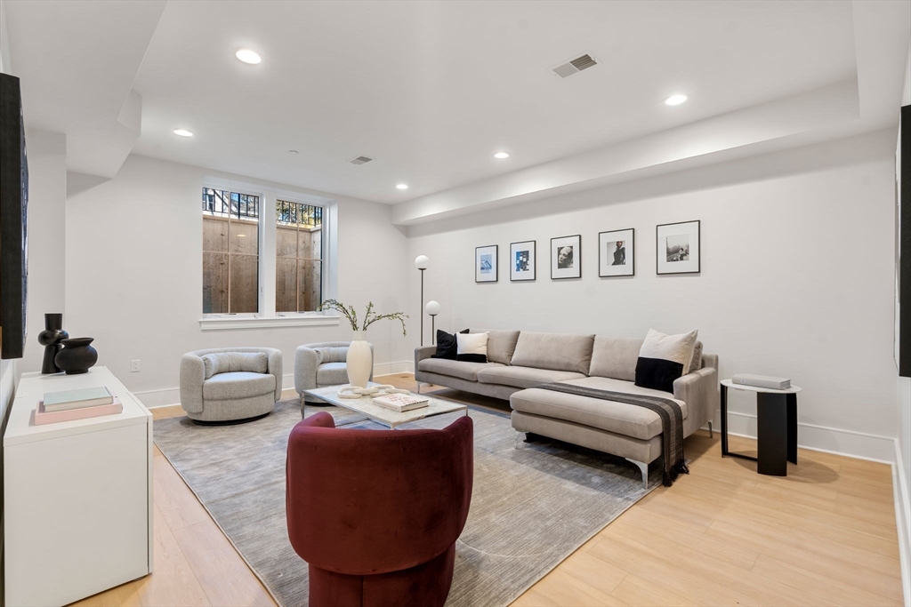 4 Knowles Street # 04